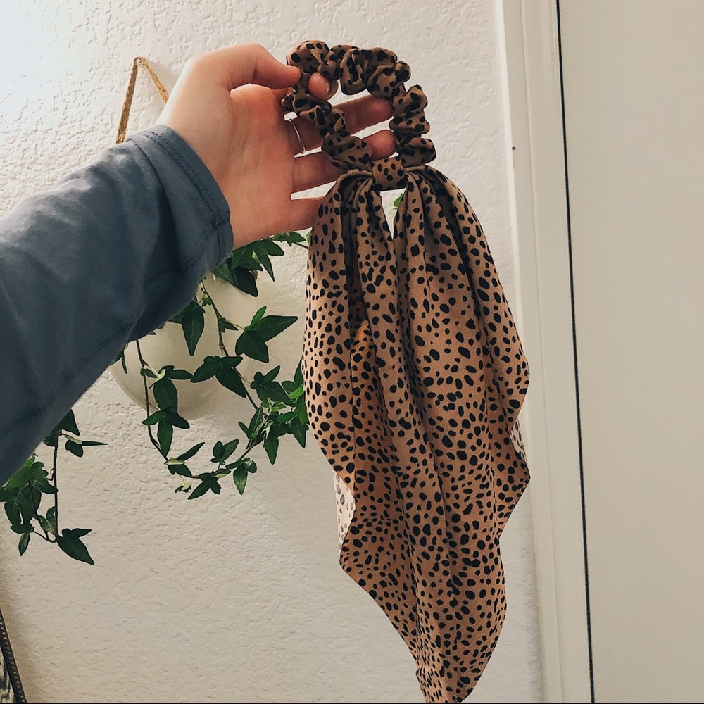 ❗️DONATING TOMORROW❗️ Scrunchie bow/hair scarf
